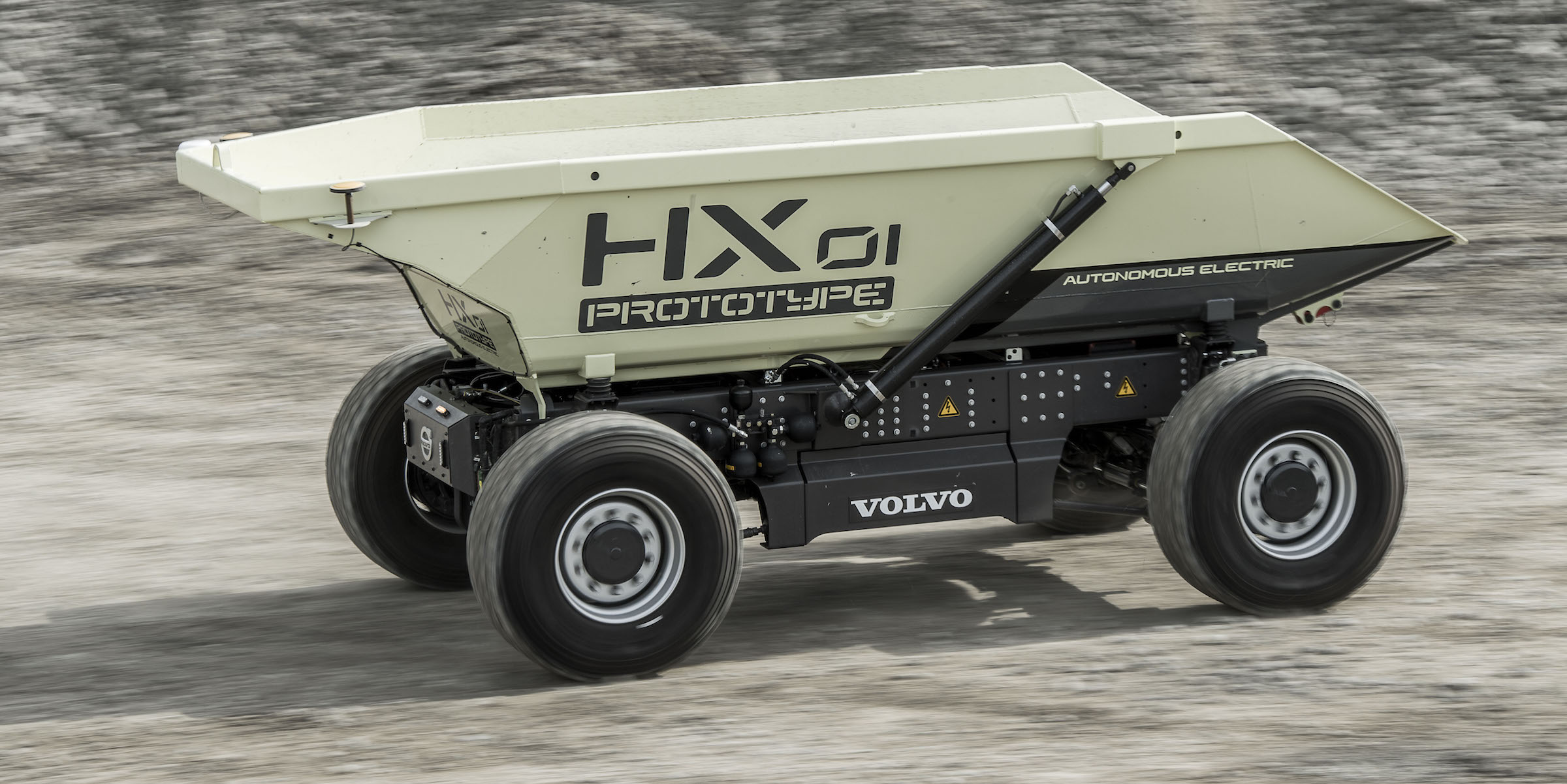 Volvo CEs concept HX1 autonomous battery electric load carrier in action copy 2